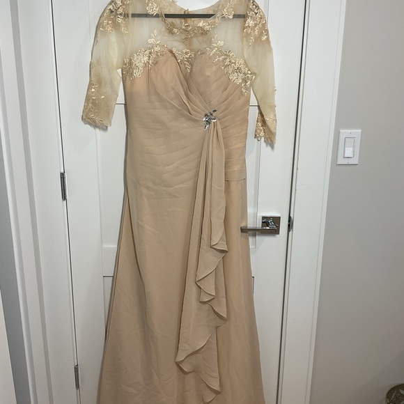 Dress - Picture 2 of 2